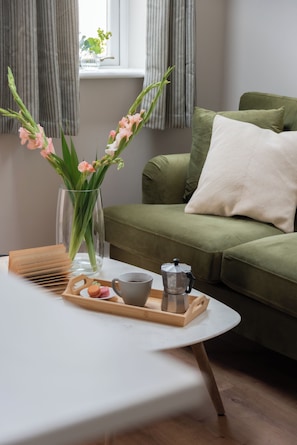 Smart TV - The Garden Cottage set in the heart of historic Kenilworth (Kenilworth)