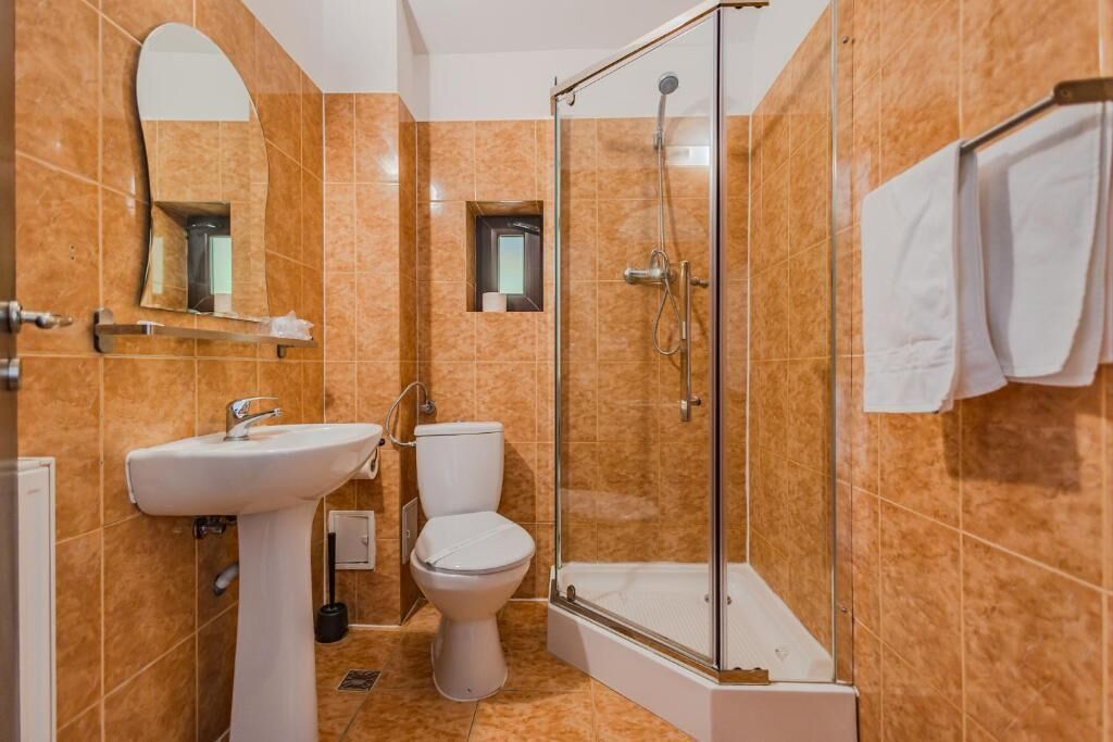 Towels, soap, shampoo, toilet paper