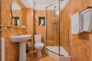 Towels, soap, shampoo, toilet paper - Casa Vlasin  (Brașov)