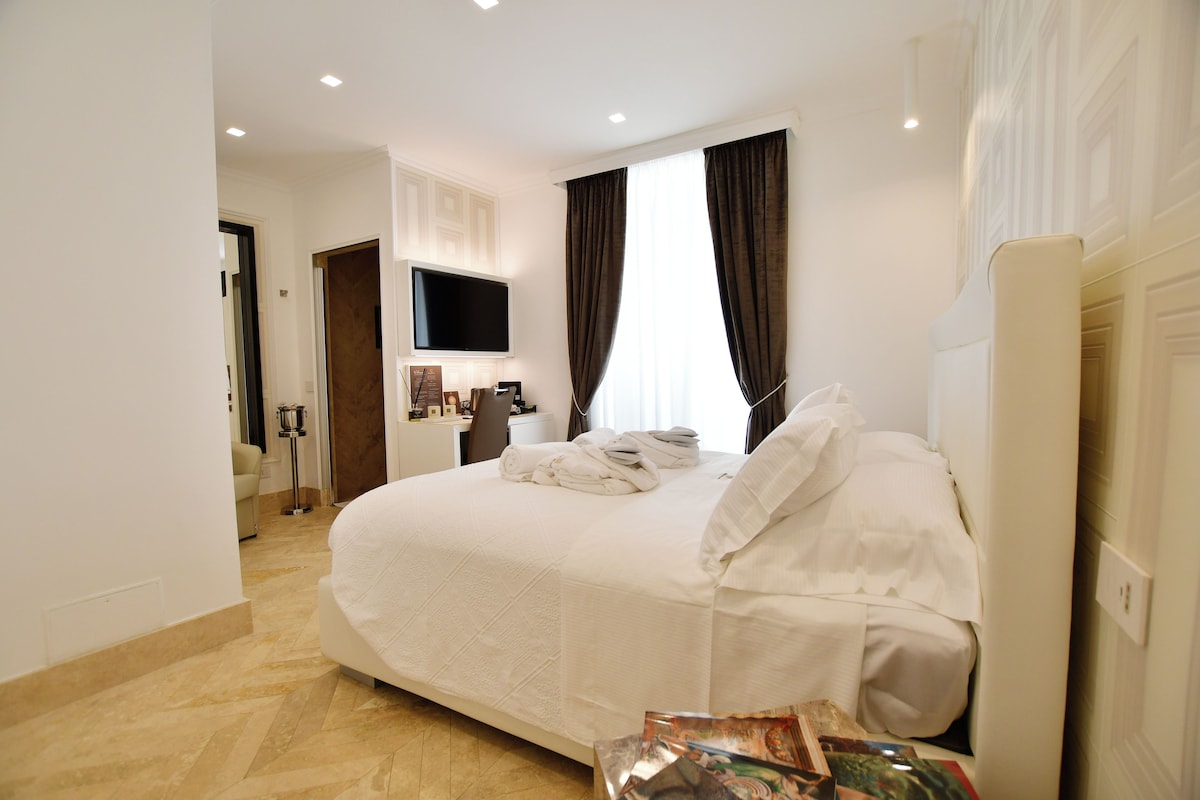 Suite Confort, vistas a la ciudad | Sábanas italianas Frette y ropa de cama de alta calidad
