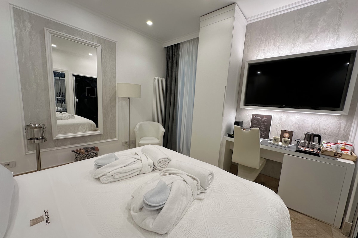 Suite Premium, 1 cama de matrimonio grande, patio | Sábanas italianas Frette y ropa de cama de alta calidad