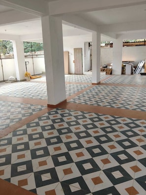 Free self-parking - White Cubee (Bengaluru)