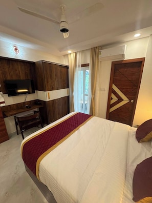 Deluxe Room | WiFi (free) - White Cubee (Bengaluru)