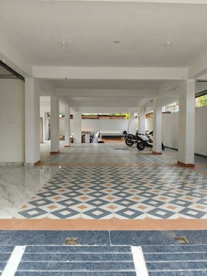 Free self-parking - White Cubee (Bengaluru)