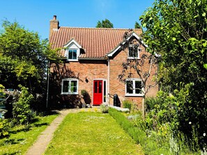 Exterior - Fables Cottage (Woodbridge)