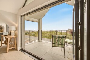 Unclassified image, 3 of 39, button - Seaside House - North East Escapes (Beadnell)