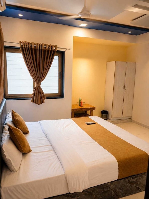 Desk, free WiFi, bed sheets