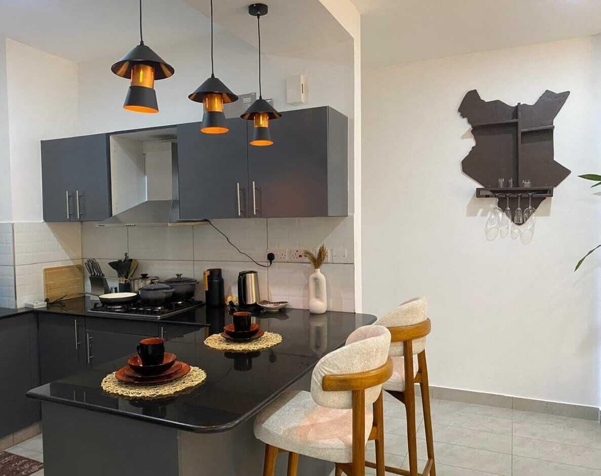 Apartamento Deluxe | Cocina privada | Frigorífico, microondas y utensilios de cocina