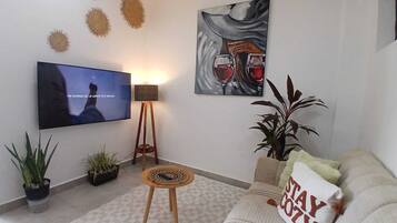 Estudi Deluxe | Sala d'estar | Televisor intel·ligent de 32 polzades amb canals digitals