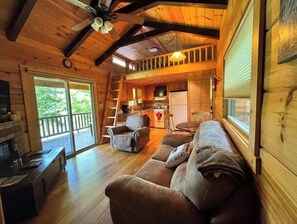 Living area - Moonshade- A River view while in the woods (Hot Springs)