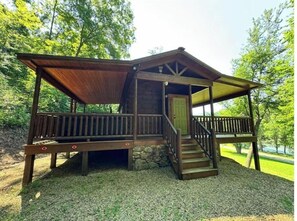 Exterior - Moonshade- A River view while in the woods (Hot Springs)