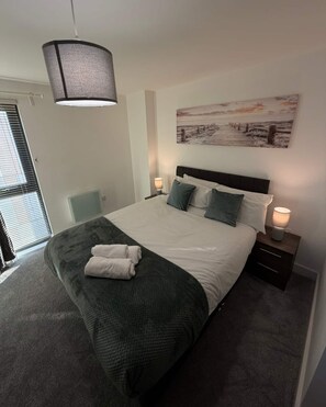 Room - Elegant 2-Bed w/ Balcony | City Centre (Liverpool)