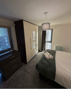 Room - Elegant 2-Bed w/ Balcony | City Centre (Liverpool)