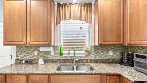 House - 3BR Resort Townhome Near Disney Free Amenities (Davenport)