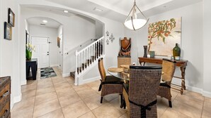 House - 3BR Resort Townhome Near Disney Free Amenities (Davenport)