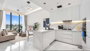 House - Stayshort - Gorgeous Studio Apartment in Studio City Sleeps 4 With Balcony (Dubai)
