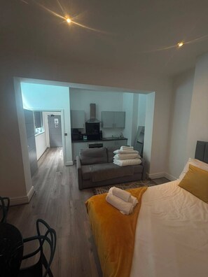 Room - City Centre Accessible Studio Apartment (Liverpool)