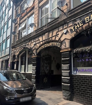 Third-party on-site parking - City Centre Accessible Studio Apartment (Liverpool)