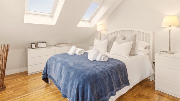 Desk, iron/ironing board, travel cot, WiFi - Duneside House - North East Escapes (Beadnell)