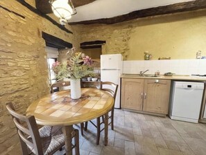 Dining - L’Iris – Charming Stone Cottage for Two in the Périgord Noir (Meyrals)
