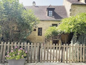 Exterior - L’Iris – Charming Stone Cottage for Two in the Périgord Noir (Meyrals)