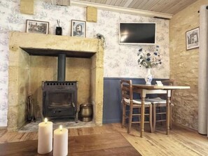 Dining - La Lavande – Cozy Gîte for 2 + 1 Child with Private Garden (Meyrals)