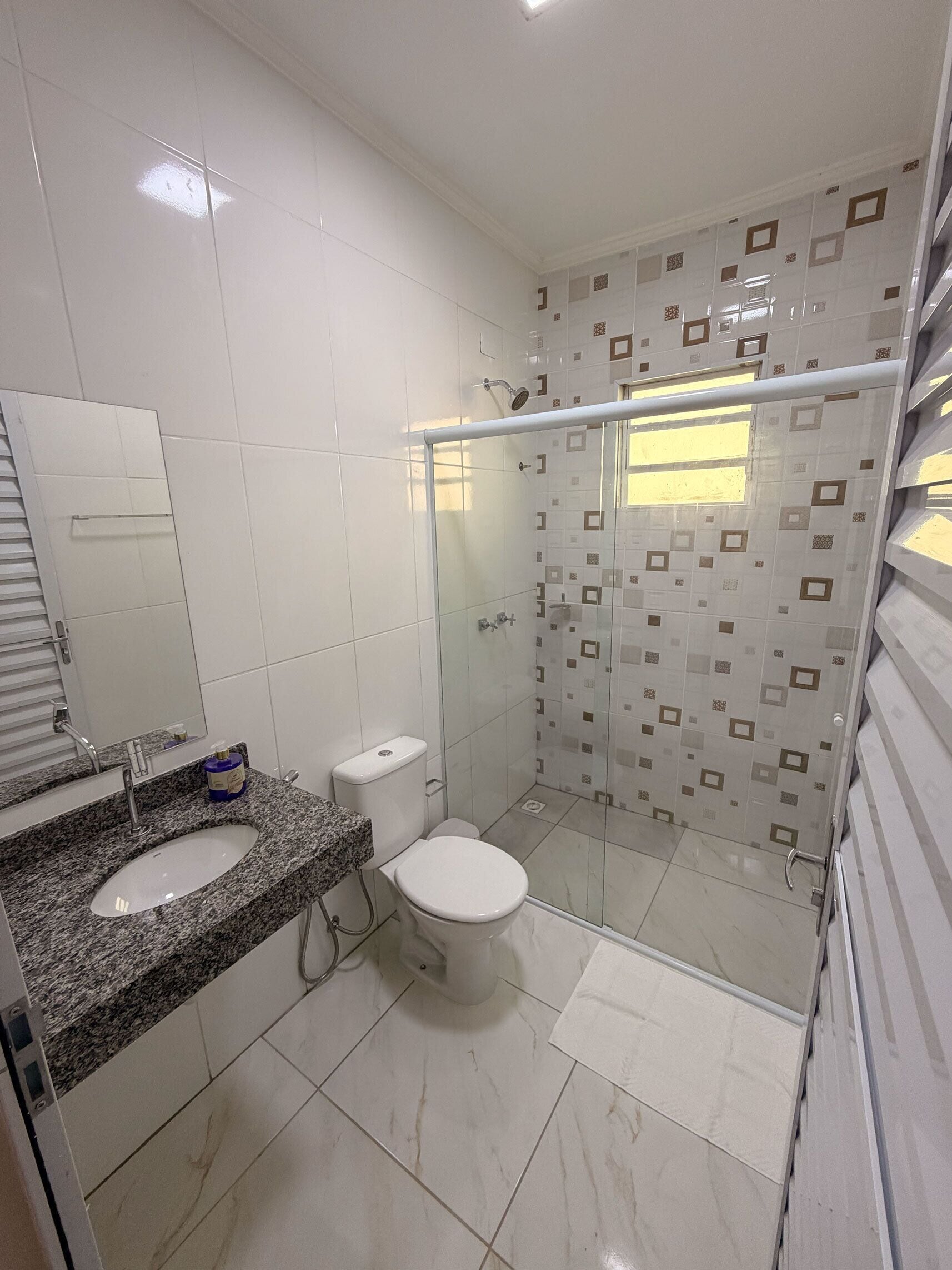 Habitación triple, lanai | Baño