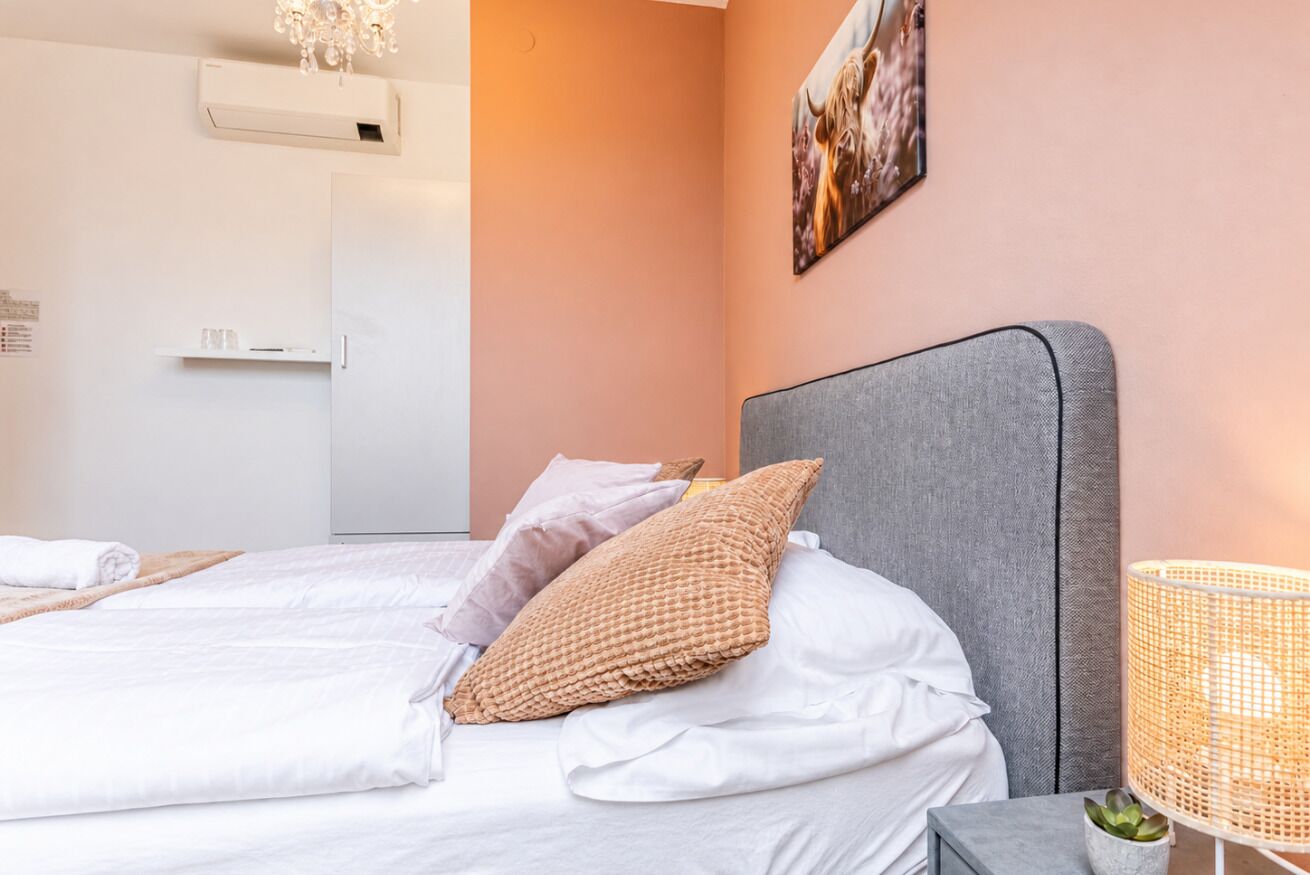 1 quarto, escrivaninha, Wi-Fi, roupa de cama