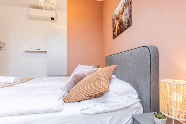 1 Schlafzimmer, Schreibtisch, WLAN, Bettwäsche