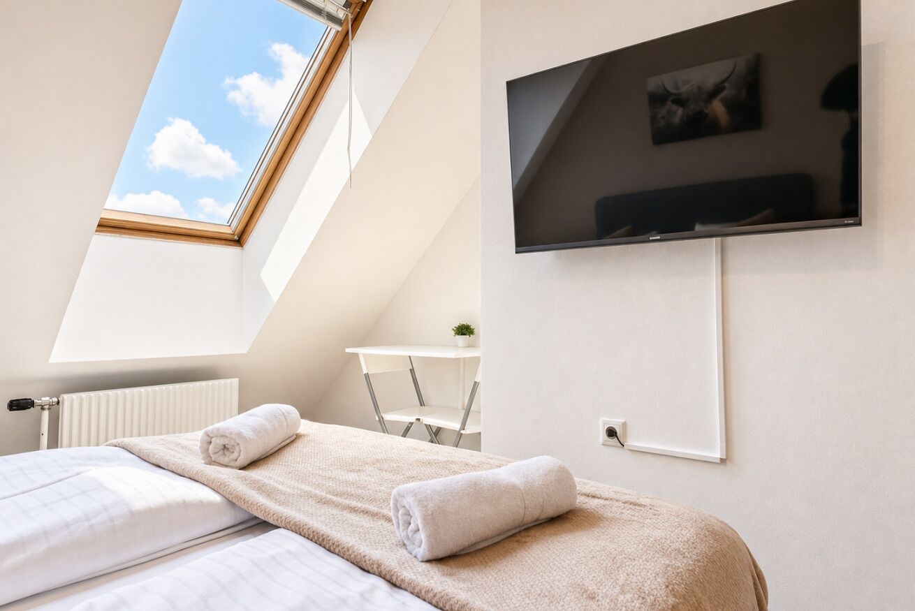 1 bedroom, desk, WiFi, bed sheets