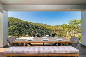 Unclassified image, 2 of 37, button - Stunning 5-bedroom spacious house with pool in Knysna. A perfect for family home (Knysna)