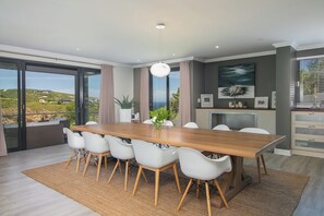Unclassified image, 3 of 37, button - Stunning 5-bedroom spacious house with pool in Knysna. A perfect for family home (Knysna)