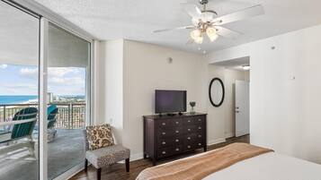Primary Bedroom - Smart TV