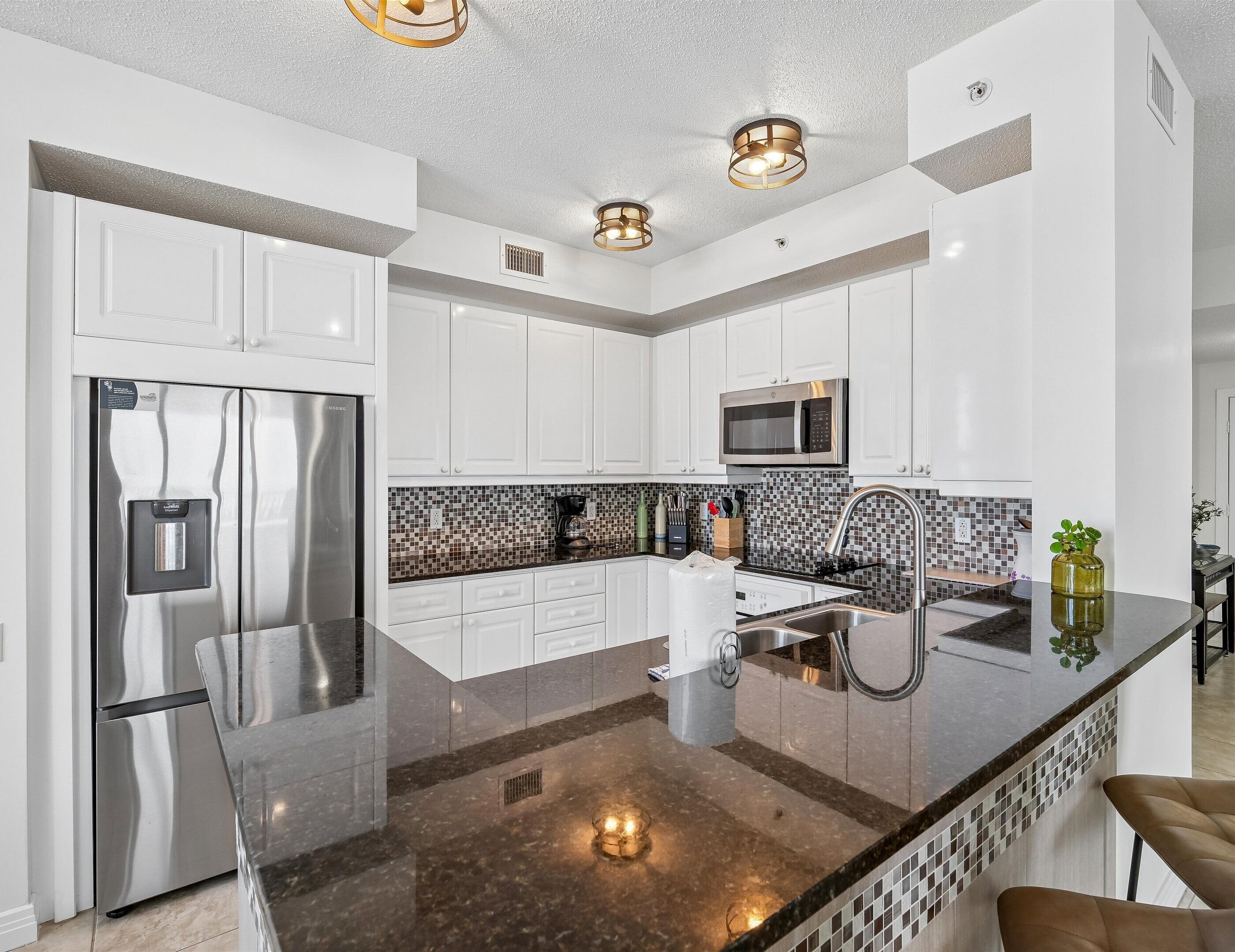 Fully Equipped Kitchen - Stainless Steel Appliances