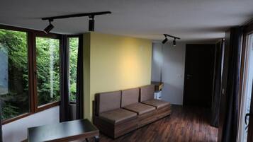 Apartamento panorámico, vistas a la ciudad | Zona de estar
