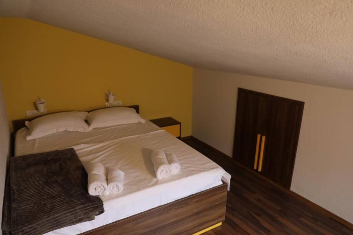 Panoramic-Apartment, Stadtblick | Schreibtisch, laptopgeeigneter Arbeitsplatz, kostenloses WLAN