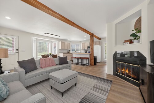 Haikus Cove Building B Unit 1 Charming, ground floor 2 bedroom, Pet Friendly