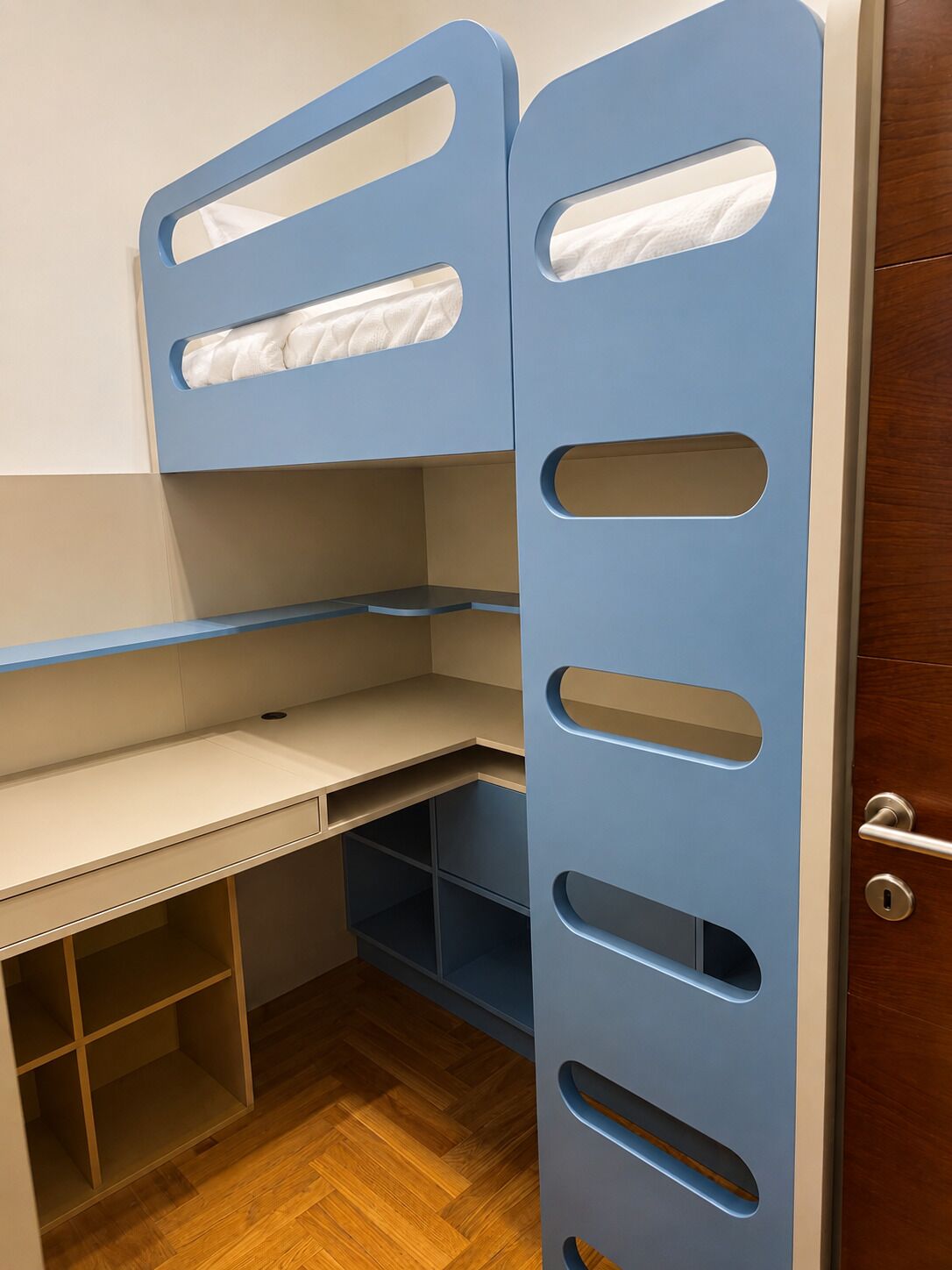 1 dormitorio, tabla de planchar con plancha, wifi y ropa de cama
