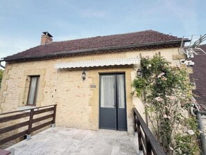 Exterior - La Campanule – Spacious Gîte for 6 with Jacuzzi & Pool (Meyrals)