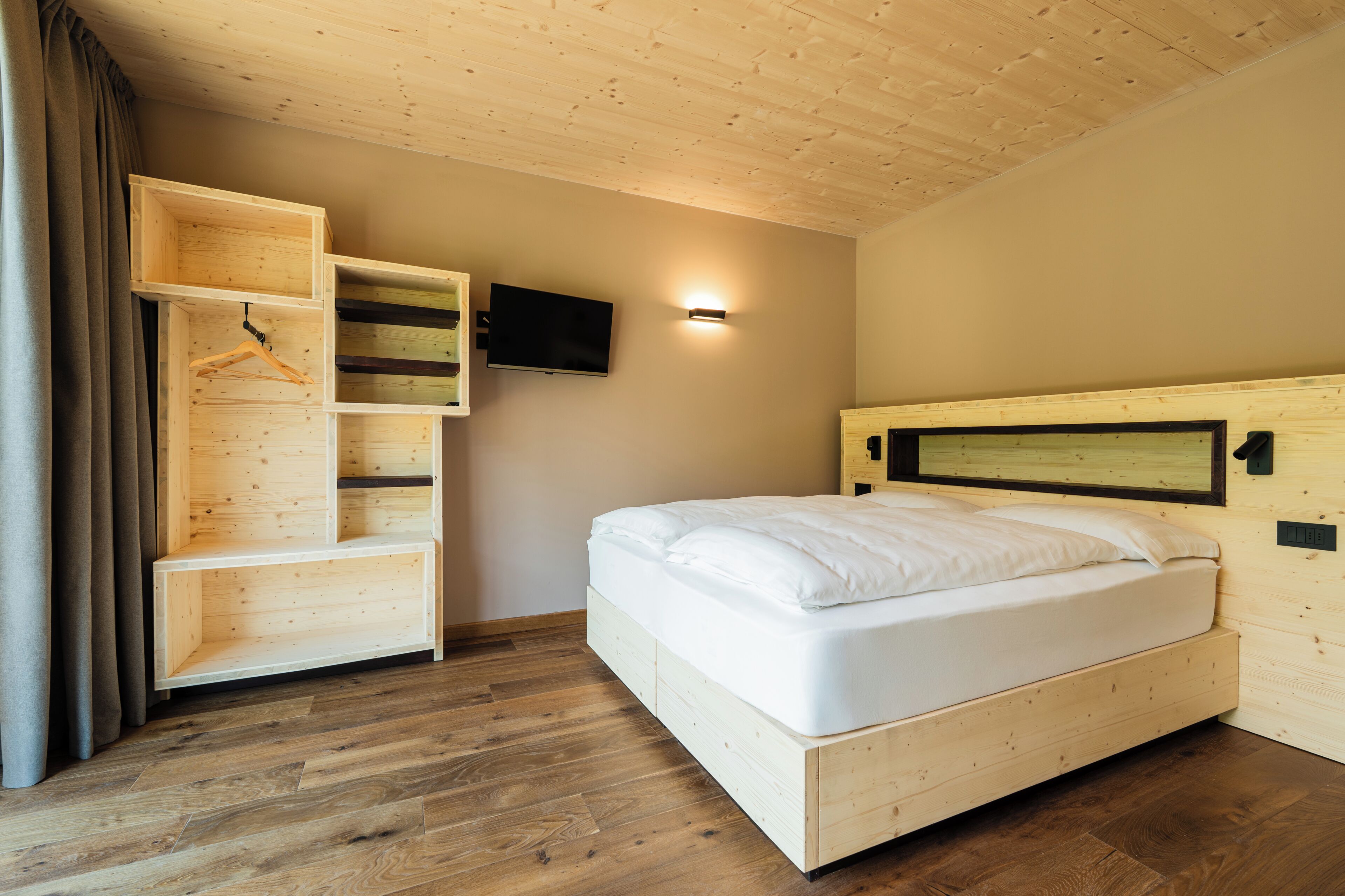 Comfort-Doppel- oder -Zweibettzimmer, Bergblick | Zimmersafe, schallisolierte Zimmer, kostenloses WLAN