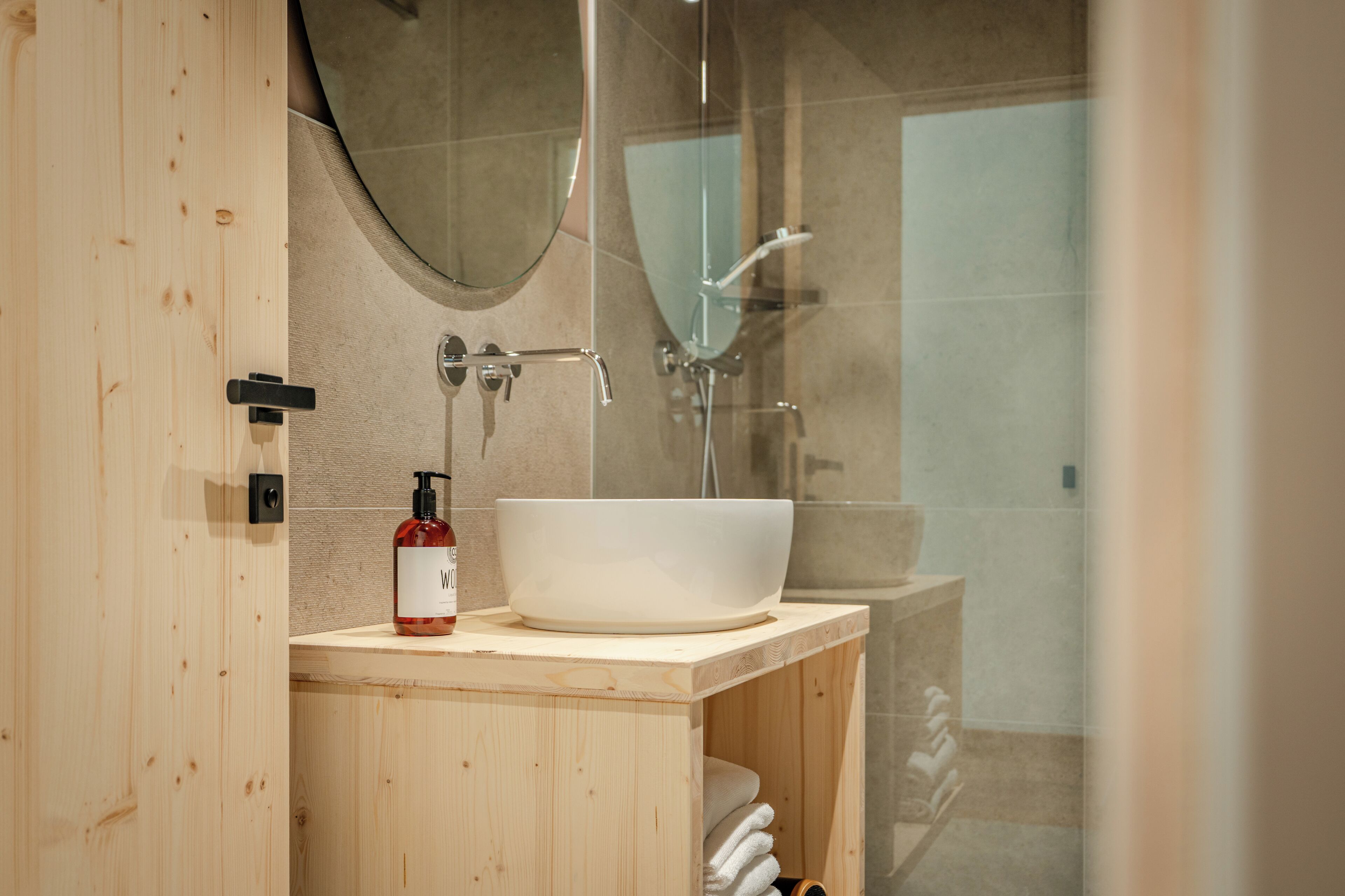 Classic-Doppel- oder -Zweibettzimmer, Gartenblick | Badezimmer | Dusche, kostenlose Toilettenartikel, Haartrockner, Bidet