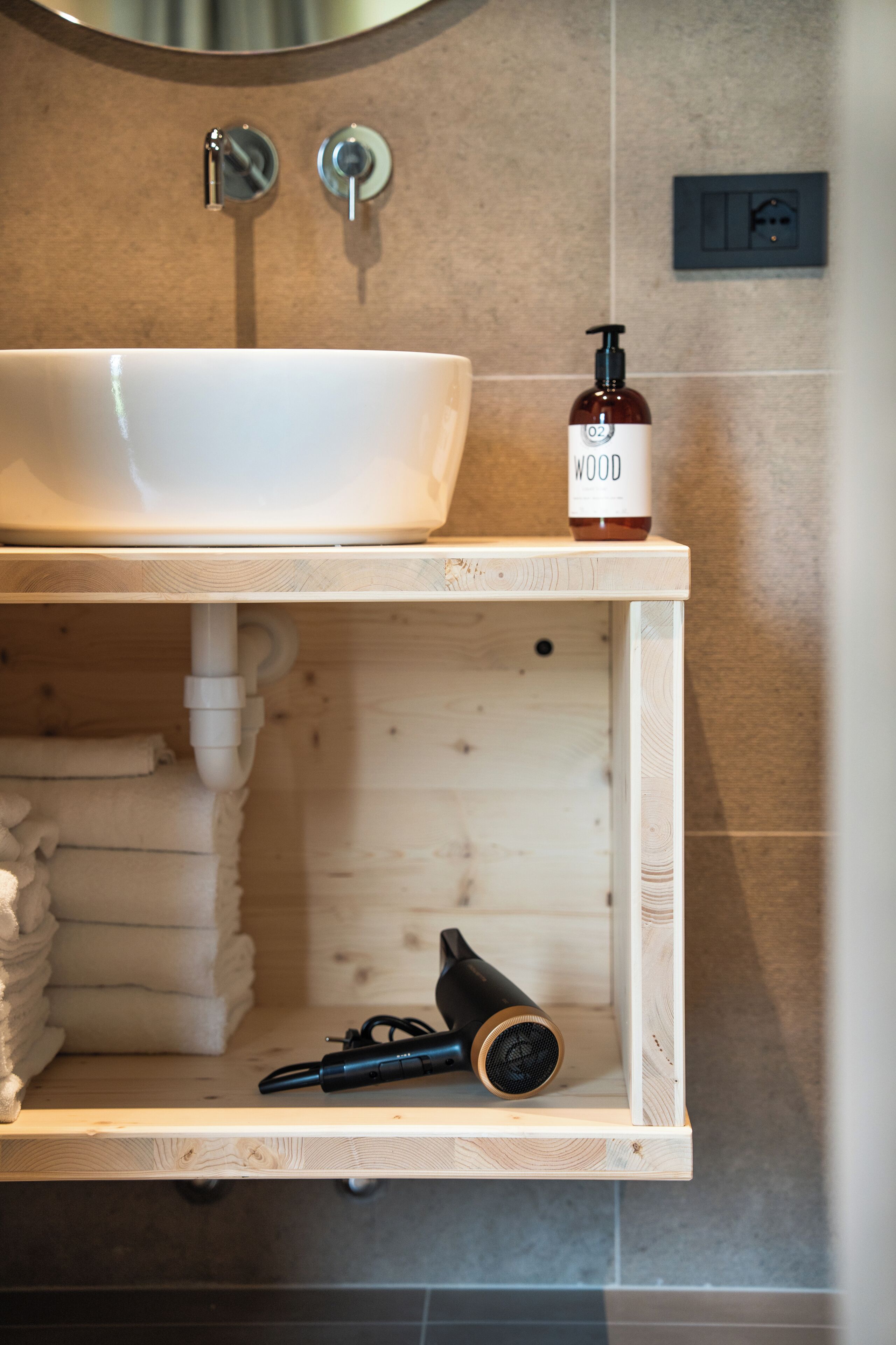Bruser, gratis toiletartikler, hårtørrer, bidet