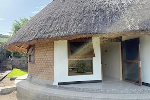 Exterior - Cosy cottages with a serene wild park view (Kikorongo)