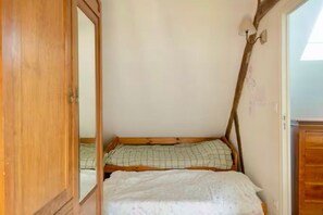 Iron/ironing board, free WiFi, bed sheets - Charming, characterful house in the heart of the Perche region (Béthonvilliers)