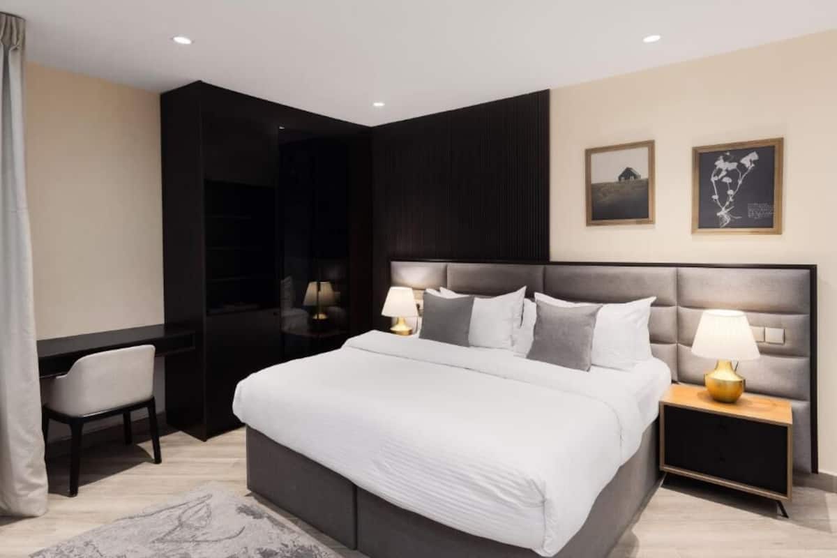 Executive Suite | Free WiFi