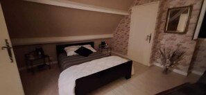 Iron/ironing board, bed sheets - Vrbo Property (Villebret)