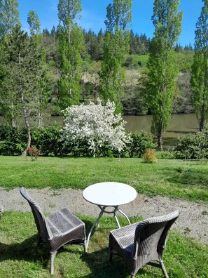 Outdoor dining - Vrbo Property (Villebret)