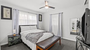 Desk, Internet, bed sheets - Right Direction Rentals Prima Vista Classic (Port St Lucie)