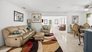 TV, table football - Right Direction Rentals Prima Vista Classic (Port St Lucie)