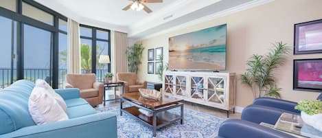 Condo, 3 Bedrooms | Living area